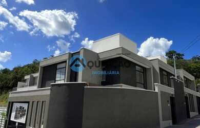 Imagem: A casa possui 3 Dormitórios, 3 Banheiros, 2 Vagas na garagem