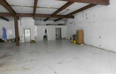 Imagem: O depósito possui 5 Vagas na garagem, 1.100m² de Área e