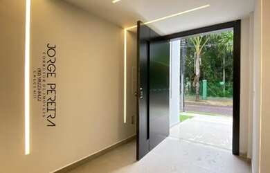 Imagem 2: Casa no Alphaville 1- 5 suítes s/ 4 master c/ closets 8 vagas de garagem fino acabamento