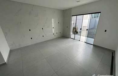 Imagem: A casa possui 3 Dormitórios, 3 Banheiros, 2 Vagas na garagem