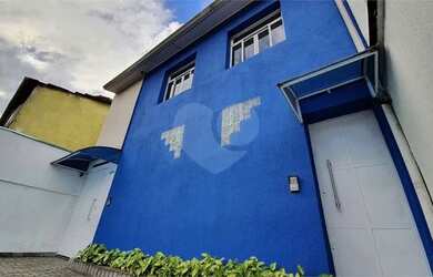 Imagem: A casa possui 1 Dormitório, 4 Banheiros, 5 Vagas na garagem