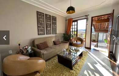 Imagem: A casa possui 3 Dormitórios, 2 Banheiros, 2 Vagas na garagem