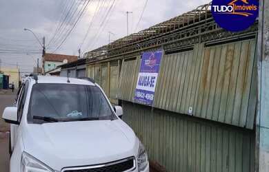 Imagem: A casa possui 2 Dormitórios, 1 Banheiro, 3 Vagas na garagem