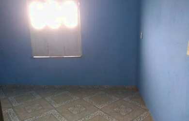 Imagem: A casa possui 2 Dormitórios, 1 Banheiro e está localizado