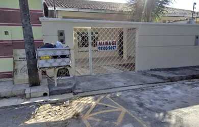 Imagem: A casa possui 2 Dormitórios, 2 Banheiros, 1 Vaga na garagem