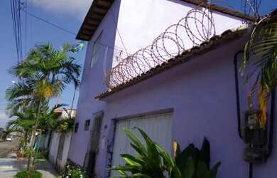 Imagem: A casa possui 3 Dormitórios, 2 Banheiros e 2 Vagas na garagem