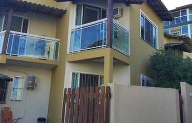 Imagem: A casa possui 3 Dormitórios, 2 Banheiros, 1 Vaga na garagem