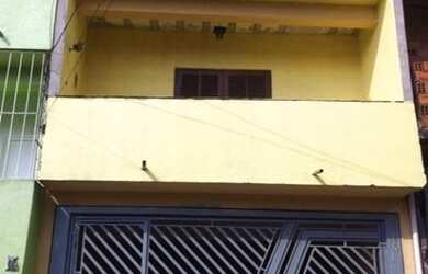 Imagem: A casa possui 3 Dormitórios, 2 Banheiros, 1 Vaga na garagem