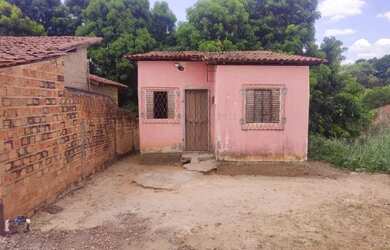 Imagem: A casa possui 2 Dormitórios, 1 Banheiro e está localizado