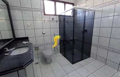 Imagem: A casa possui 3 Dormitórios, 1 Banheiro, 1 Vaga na garagem