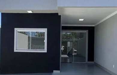 Imagem: A casa possui 3 Dormitórios e 2 Banheiros e está localizado