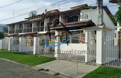 Imagem: A casa possui 2 Dormitórios, 2 Banheiros, 2 Vagas na garagem