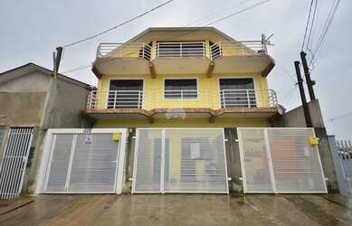 Imagem: A casa possui 5 Dormitórios, 3 Banheiros, 2 Vagas na garagem