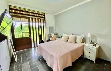 Imagem: A casa possui 3 Dormitórios, 2 Banheiros, 3 Vagas na garagem