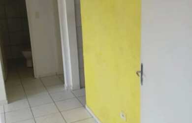 Imagem: O apartamento possui 2 Dormitórios, 1 Banheiro, 2 Vagas na