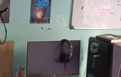 Imagem: A casa possui 4 Dormitórios, 1 Banheiro, 2 Vagas na garagem