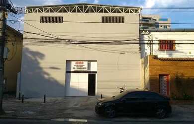 Imagem: O depósito possui 3 Vagas na garagem, 480m² de Área e está
