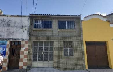 Imagem: A casa possui 4 Dormitórios, 2 Banheiros e está localizado