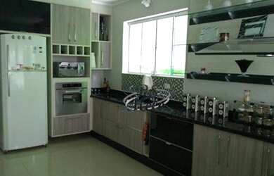 Imagem: A casa possui 3 Dormitórios, 3 Banheiros, 5 Vagas na garagem