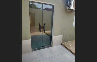 Imagem: A casa possui 2 Dormitórios, 1 Banheiro, 1 Vaga na garagem