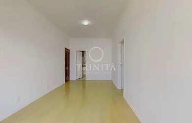 Imagem: O apartamento possui 3 Dormitórios, 1 Banheiro, 1 Vaga na garagem