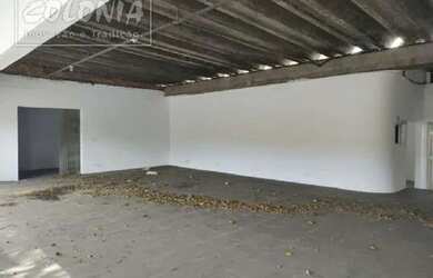 Imagem: O depósito possui 3 Vagas na garagem, 227m² de Área e está