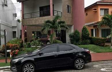 Imagem: A casa em condomínio possui 4 Dormitórios, 5 Banheiros, 2