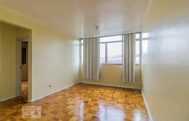 Imagem: O apartamento possui 3 Dormitórios, 1 Banheiro, 1 Vaga na garagem