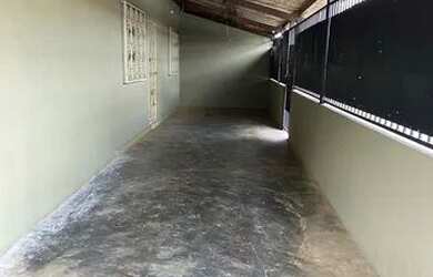 Imagem: A casa possui 2 Dormitórios, 2 Banheiros, 3 Vagas na garagem