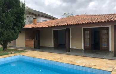 Imagem: A casa em condomínio possui 3 Dormitórios, 3 Banheiros, 2