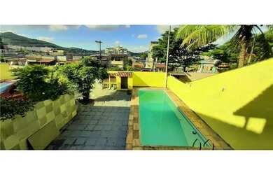 Imagem: A casa possui 4 Dormitórios, 4 Banheiros, 3 Vagas na garagem