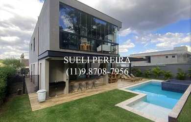 Imagem: A casa em condomínio possui 4 Dormitórios, 5 Banheiros, 4