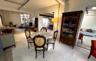 Imagem: A casa em condomínio possui 1 Dormitório, 2 Banheiros, 2 Vagas