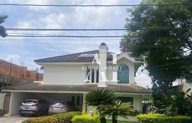 Imagem: A casa em condomínio possui 4 Dormitórios, 5 Banheiros, 4