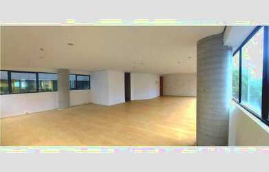 Imagem: O depósito possui 2 Vagas na garagem, 84m² de Área e está