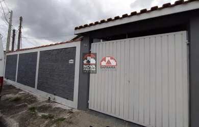 Imagem: A casa possui 3 Dormitórios, 1 Banheiro, 2 Vagas na garagem