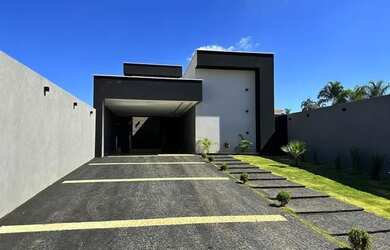 Imagem: A casa em condomínio possui 4 Dormitórios, 5 Banheiros, 4