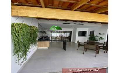 Imagem: A casa possui 3 Dormitórios, 3 Banheiros, 2 Vagas na garagem