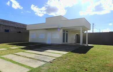 Imagem: A casa em condomínio possui 3 Dormitórios, 2 Banheiros, 1