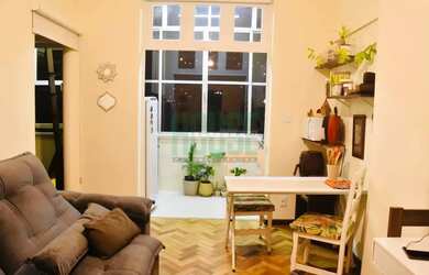 Imagem: O apartamento possui 1 Dormitório, 1 Banheiro, 1 Vaga na garagem