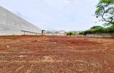 Imagem: O terreno possui 5.000m² de Área e está localizado em Parque