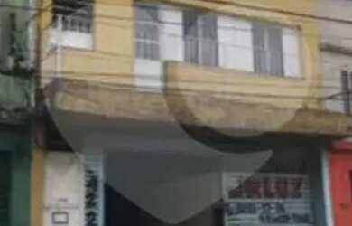 Imagem: O depósito possui 5 Vagas na garagem, 245m² de Área e está