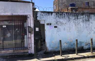 Imagem: A casa possui 4 Dormitórios, 2 Banheiros e 200m² de Área