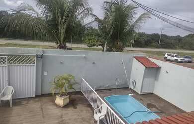 Imagem: A casa possui 2 Dormitórios, Acomodam 12 pessoas, 5 Vagas na