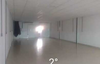 Imagem: O depósito possui 2 Vagas na garagem, 600m² de Área e está