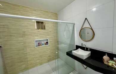 Imagem: A casa possui 2 Dormitórios, 2 Banheiros, 1 Vaga na garagem