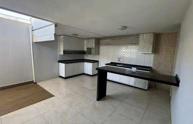 Imagem: A casa em condomínio possui 2 Dormitórios, 2 Banheiros, 2