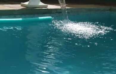 Imagem: A casa possui 2 Dormitórios, Acomodam 30 pessoas e está localizado