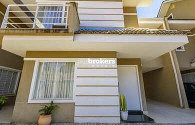 Imagem: A casa possui 3 Dormitórios, 4 Banheiros, 2 Vagas na garagem