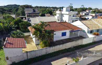 Imagem 2: Casa para venda com piscina próximo a Lagoa em Imbituba - SC